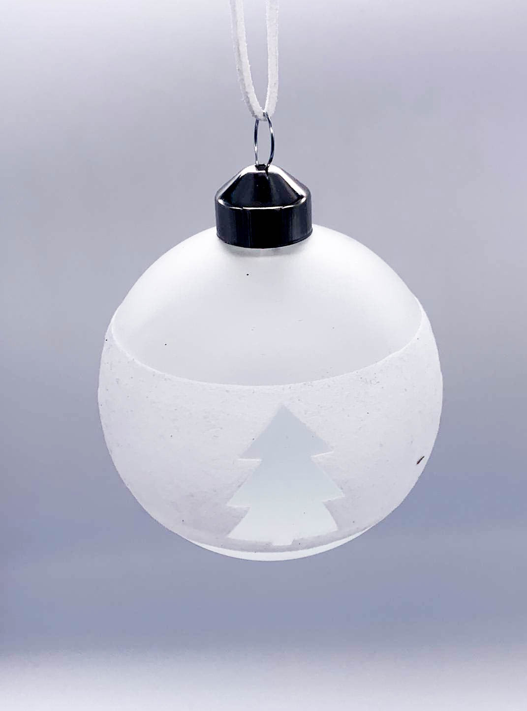 Pallina Albero Di Natale in Vetro Trasparente Opaca Con Alberi 8cm