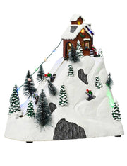 Carillon Di Natale Scenario Festivo LED Collina Innevata Con Sciatori h28,5cm