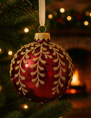 Pallina Albero Di Natale In Vetro Rossa Trasparente Con Agrifoglio Oro 8cm