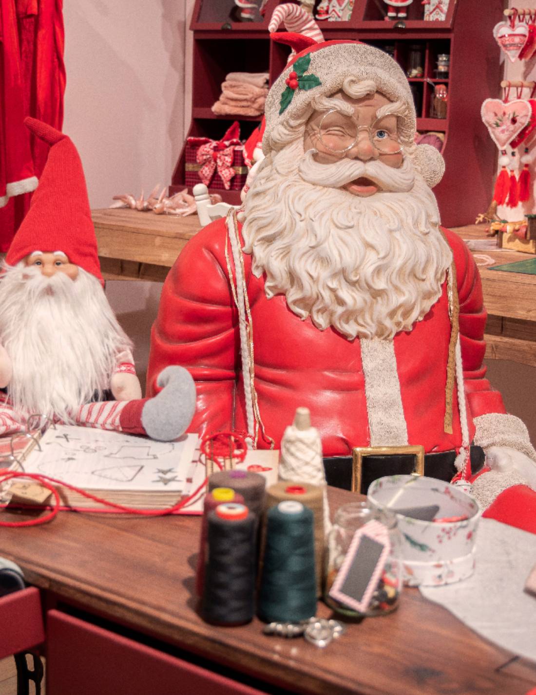 Decorazione Di Natale Babbo Natale Seduto h137cm