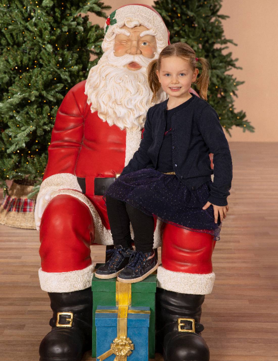 Decorazione Di Natale Babbo Natale Seduto h137cm