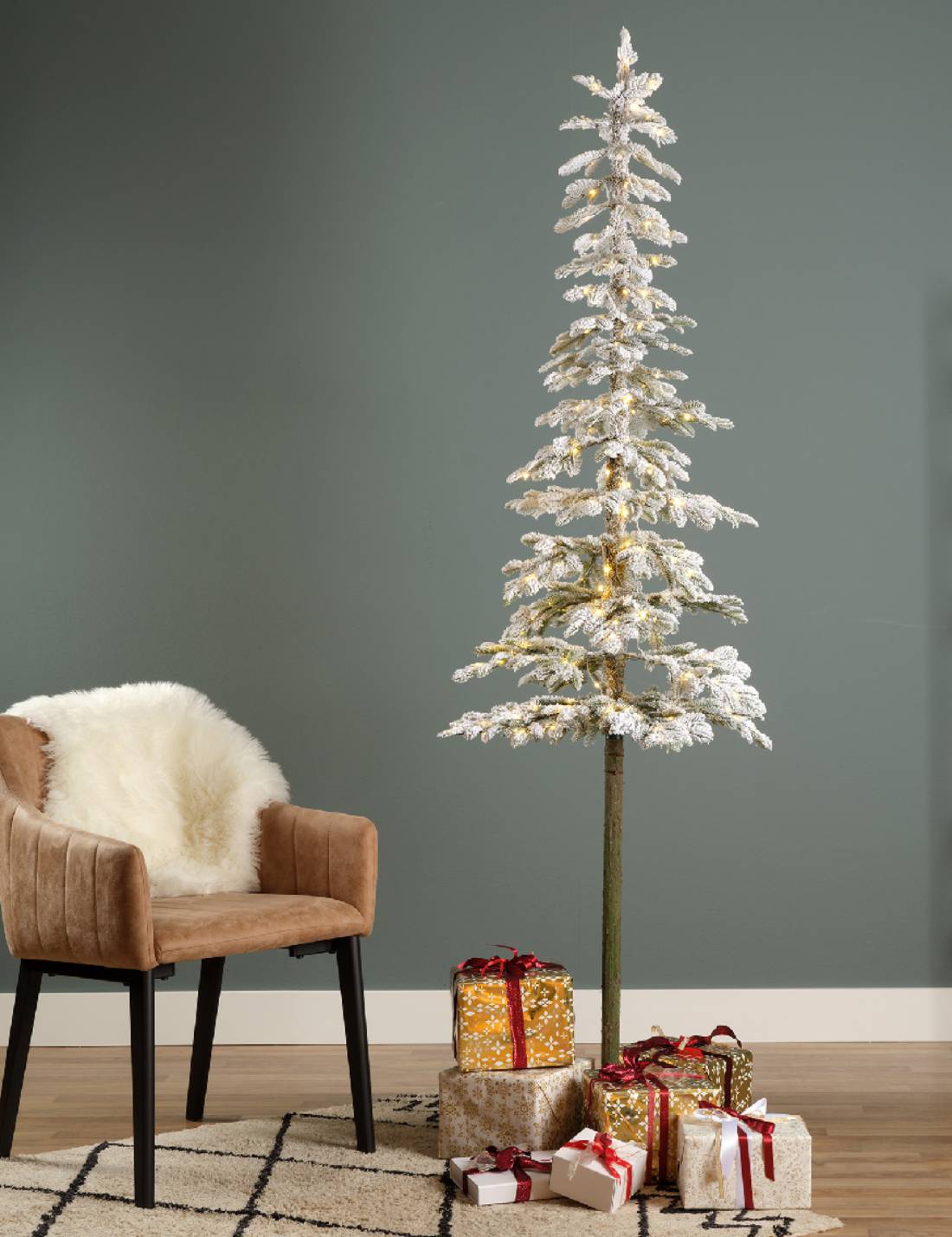 Albero Di Natale Abete Alpine Fir Pre Lit Innevato 200 LED 210cm