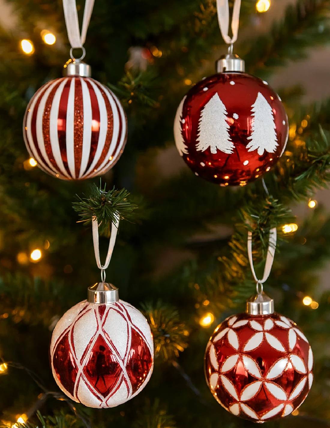 Pallina Albero Di Natale In Vetro Rossa Con Decori Bianchi 8cm