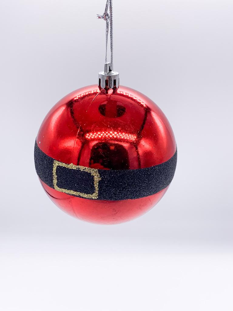 Pallina Albero Di Natale In Plastica Rossa Con Cintura Di Babbo Natale 8cm