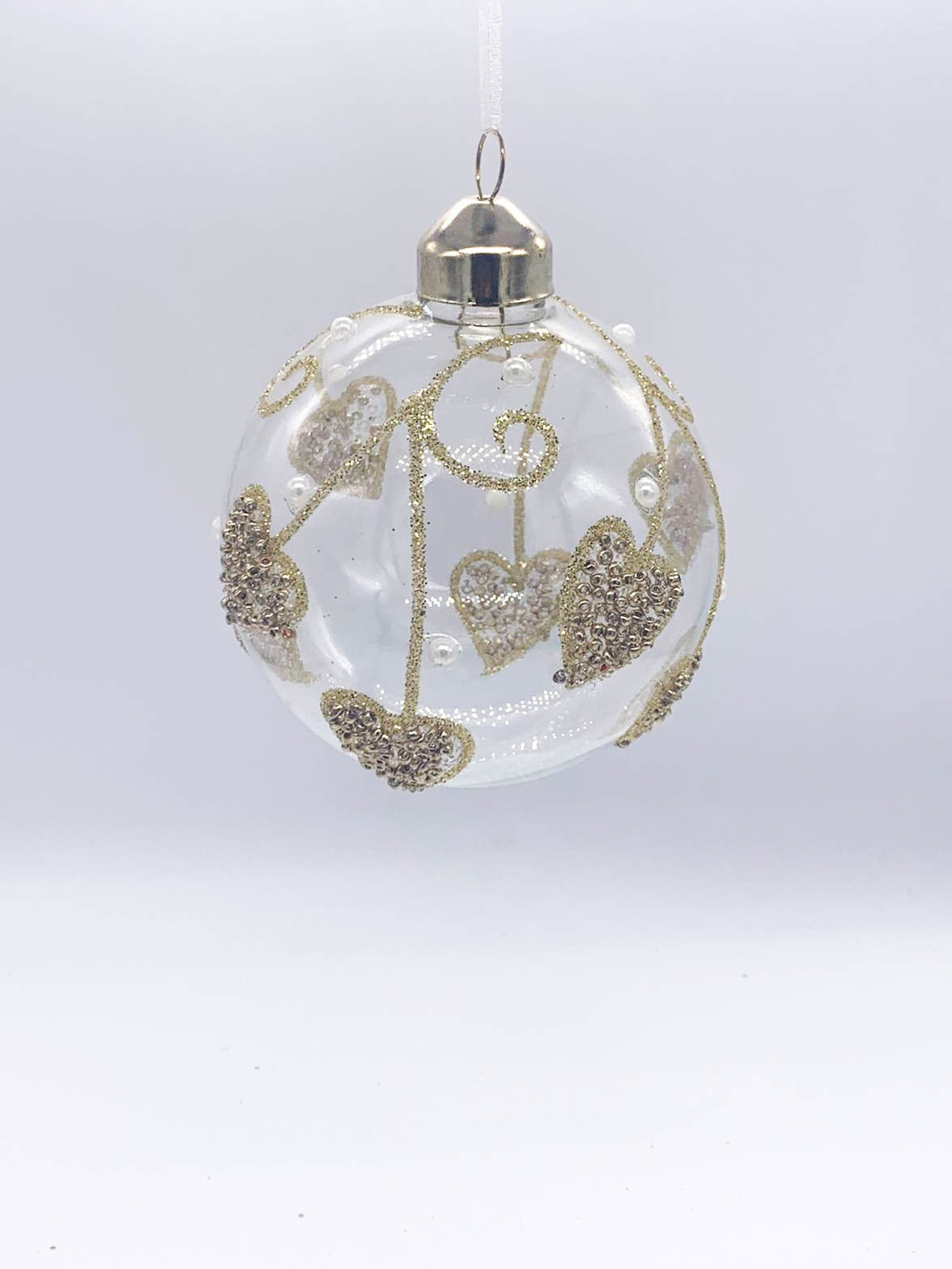 Pallina Albero Di Natale In Vetro Trasparente Con Cuori Oro E Glitter 8cm