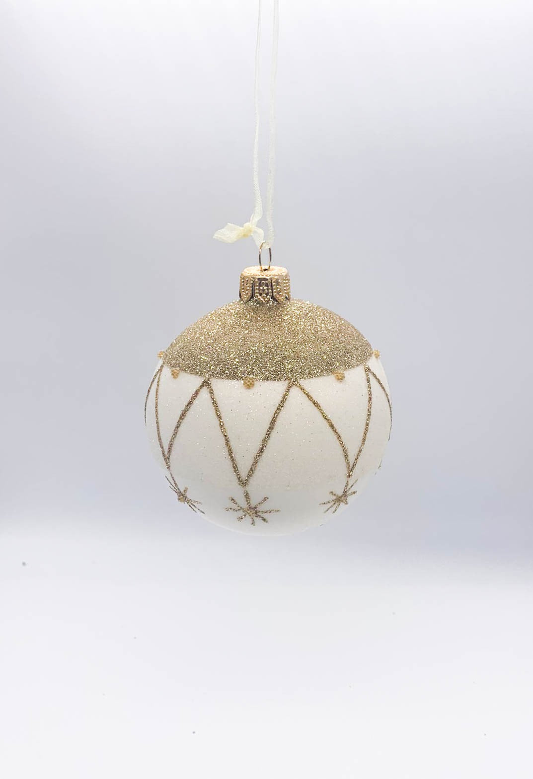 Pallina Albero Di Natale In Vetro Bianco E Oro Con Glitter 8cm