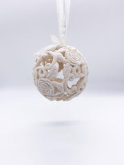 Pallina Albero Di Natale In Resina Di Marmo Bianca Floreale 8cm