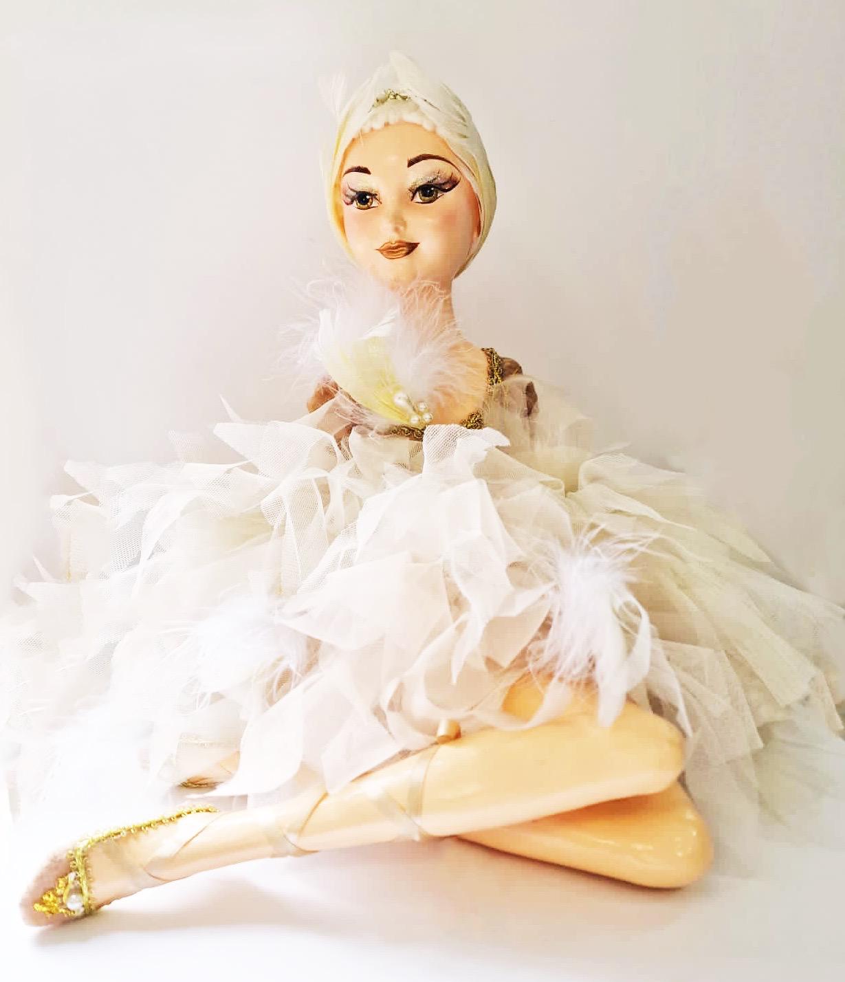 Fata Seduta Con Vestito Bianco 35cm