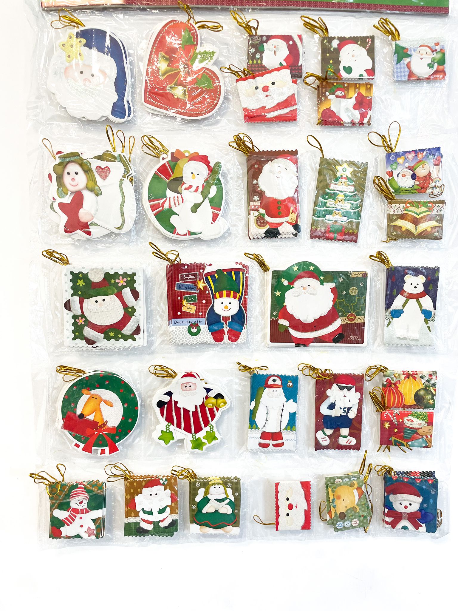 Bigliettini Natalizi Chiudipacco Figure Natalizie Varie Misure 12pz