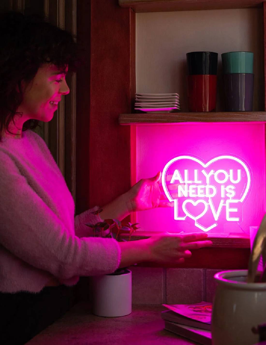 Lampada LED Effetto Neon All You Need Is Love Legami