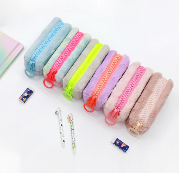 Astuccio Portapenne Pouchette Peluche Arcobaleno Assortiti